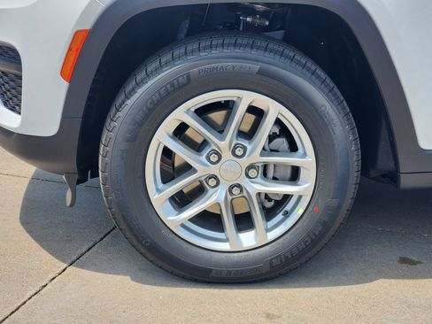 New 2026 Jeep Grand Cherokee Laredo RWD image 11