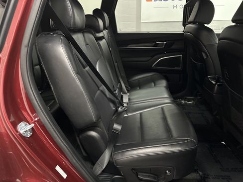 Used 2023 Kia Telluride EX X-Line image 33