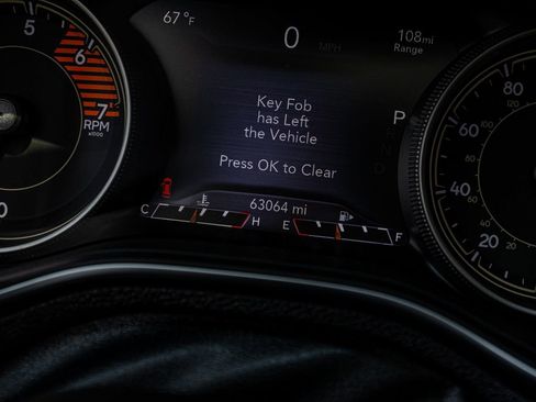 Used 2019 Jeep Cherokee Overland w/ Technology Group AWD/4WD image 18