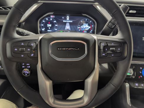 Used 2024 GMC Sierra 2500 Denali w/ Denali Reserve Package image 9