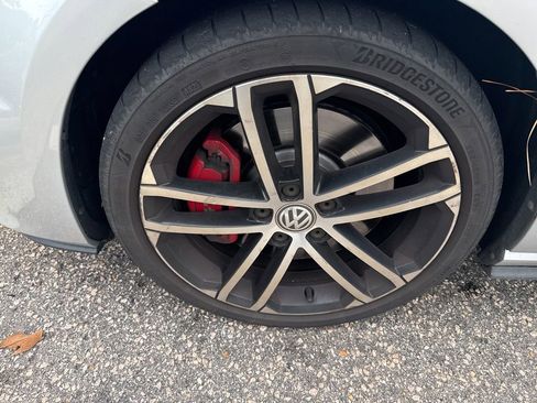 Used 2017 Volkswagen Golf 4-Door FWD image 11