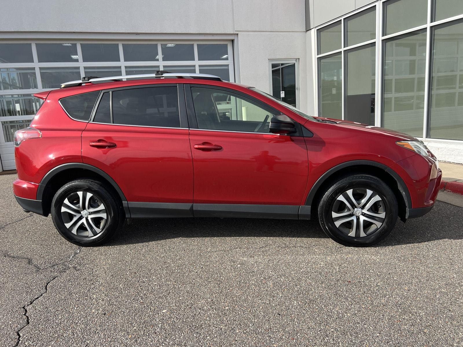 Used 2016 Toyota RAV4 LE AWD/4WD image 11