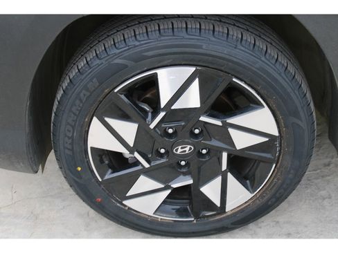 Certified 2025 Hyundai Kona SEL image 8