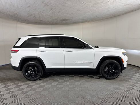 Certified 2023 Jeep Grand Cherokee Altitude AWD/4WD image 4