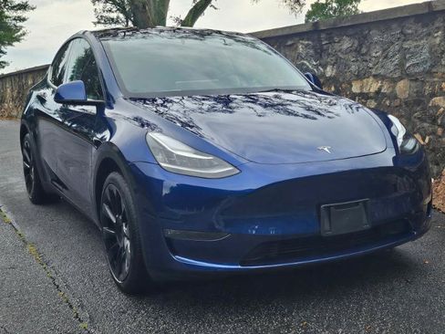 Used 2023 Tesla Model Y AWD image 12