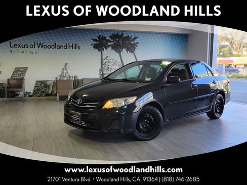 Used 2013 Toyota Corolla LE FWD image 1