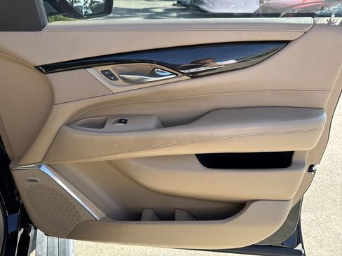 Used 2019 Cadillac Escalade Platinum w/ Escalade Sport Edition AWD/4WD image 43