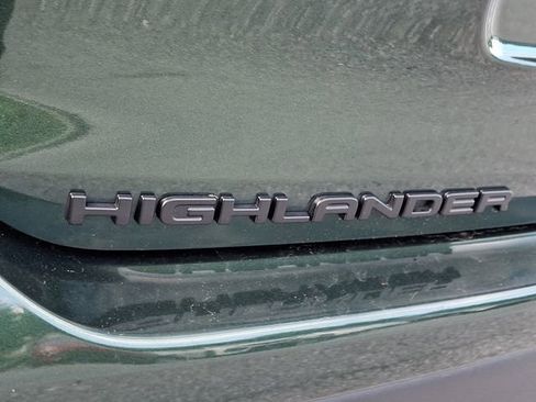 Used 2024 Toyota Highlander XLE image 5