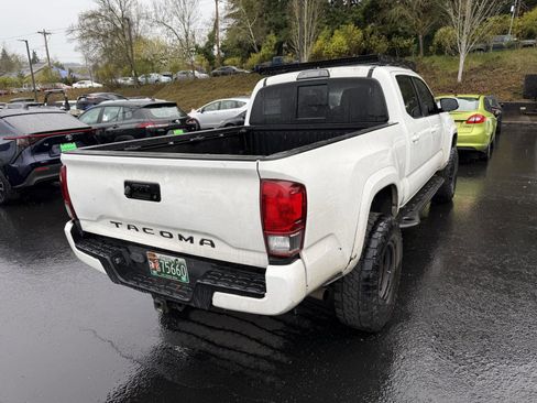 Used 2017 Toyota Tacoma TRD Sport w/ Tow Package image 5