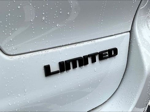 Used 2023 Jeep Grand Cherokee L Limited w/ Black Appearance Package image 24