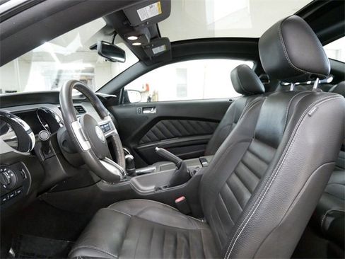 Used 2010 Ford Mustang GT image 8
