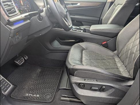Used 2024 Volkswagen Atlas SEL Premium R-Line image 13