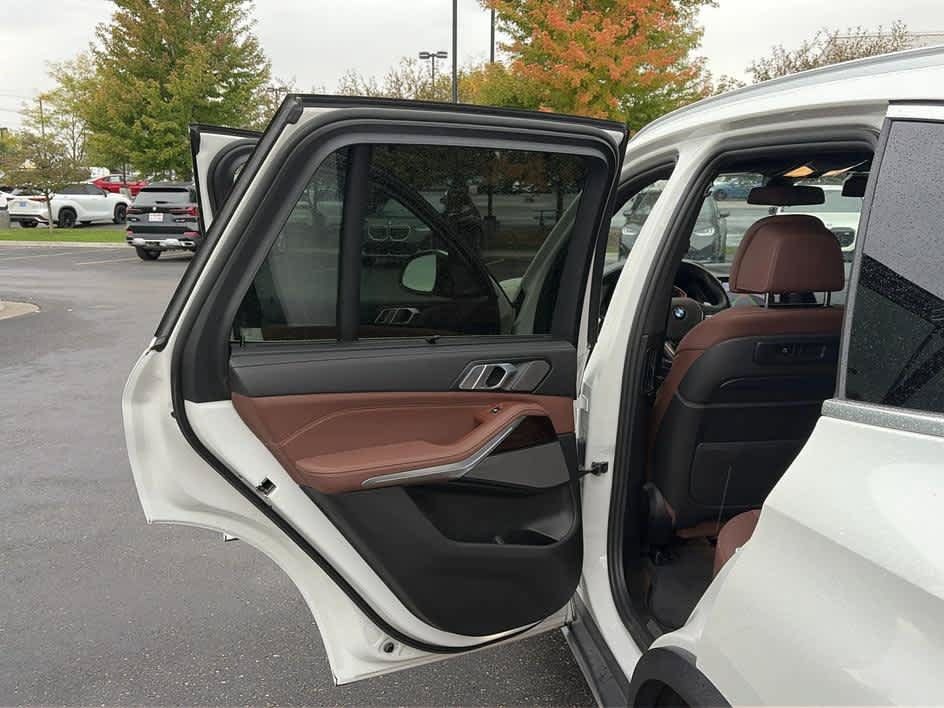 Used 2021 BMW X5 xDrive40i w/ Executive Package AWD/4WD image 15