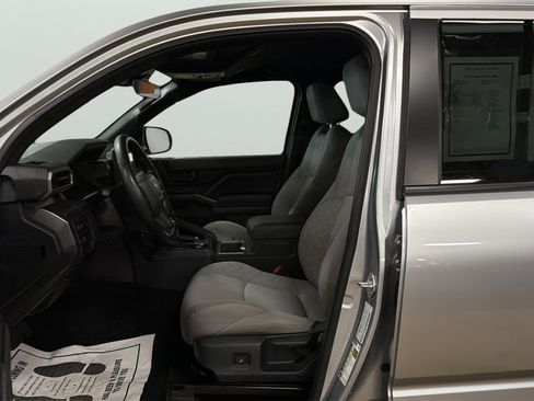Used 2025 Toyota Tacoma SR5 AWD/4WD image 17