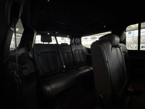 Used 2022 Jeep Wagoneer Series III w/ Premium Group I AWD/4WD image 31
