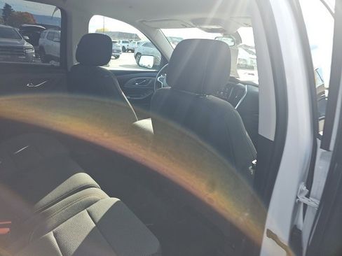 Used 2021 Chevrolet Traverse LS image 18