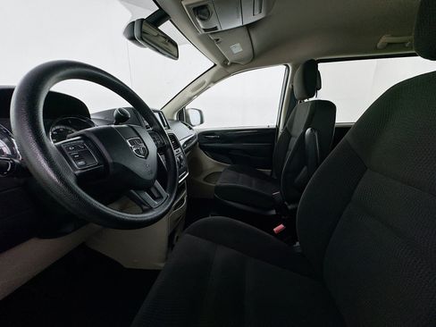Used 2018 Dodge Grand Caravan SE w/ UConnect Hands-Free Group FWD image 18