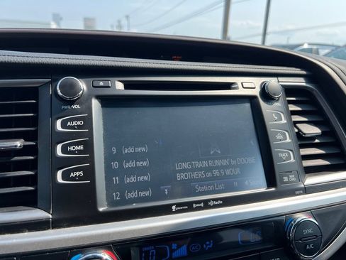 Used 2018 Toyota Highlander XLE AWD/4WD image 12