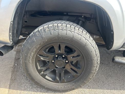 Used 2022 Toyota Tacoma SR image 5