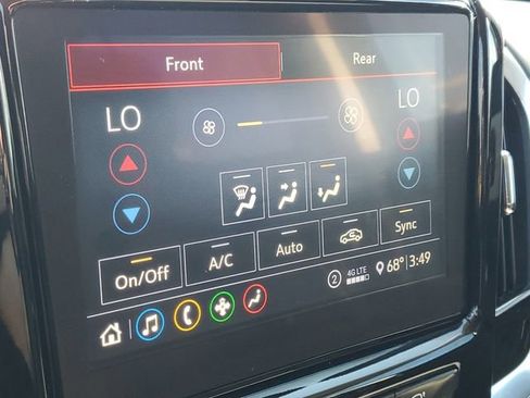 Used 2021 Chevrolet Traverse LT FWD image 21