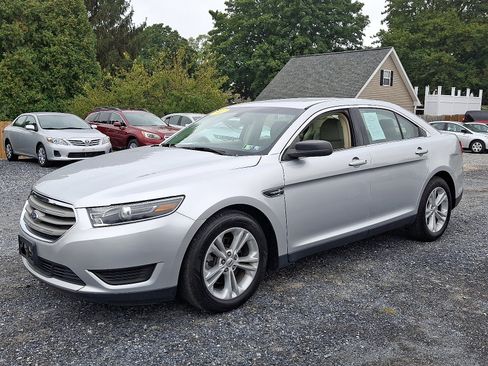 Used 2017 Ford Taurus SE image 3
