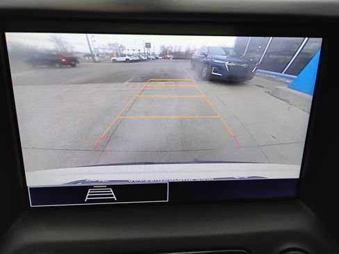 Used 2023 GMC Acadia SLE w/ Driver Convenience Package FWD image 6
