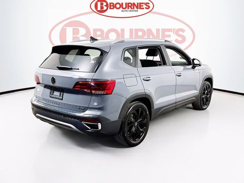 Used 2023 Volkswagen Taos SE w/ Panoramic Sunroof Package image 10