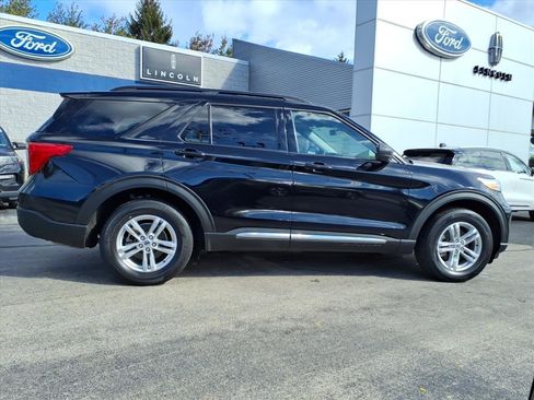 Certified 2022 Ford Explorer XLT w/ Equipment Group 202A image 9
