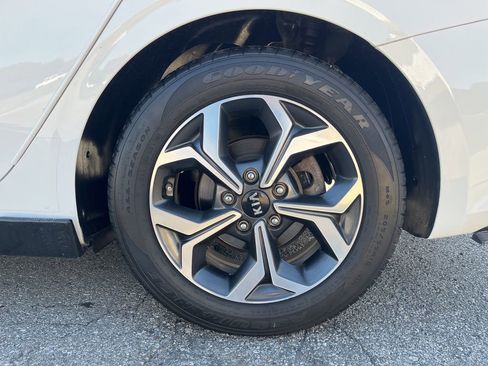 Used 2019 Kia Forte LXS image 17