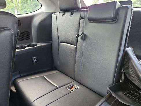 Used 2022 Toyota Highlander XLE image 12