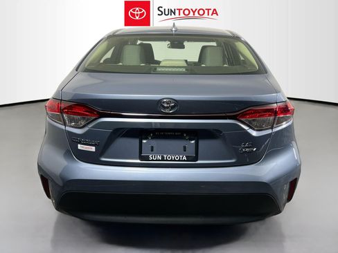 Used 2026 Toyota Corolla LE FWD image 5