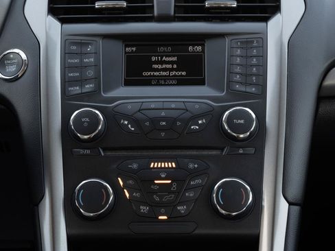 Used 2018 Ford Fusion S FWD image 22