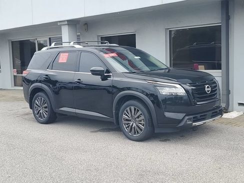 Certified 2024 Nissan Pathfinder SL w/ SL Premium Package FWD image 1