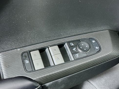 Used 2023 Mitsubishi Outlander SE image 15