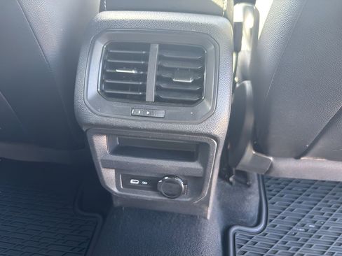 Used 2022 Volkswagen Tiguan SE R-Line image 11