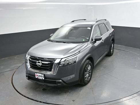 Used 2025 Nissan Pathfinder SV FWD image 27