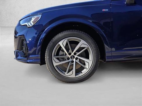 New 2025 Audi Q3 2.0T Premium image 9