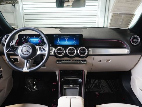 Used 2026 Mercedes-Benz GLB 250 4MATIC image 14