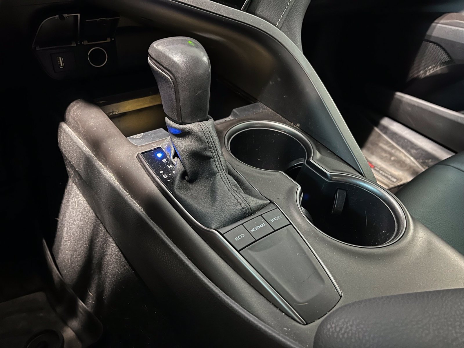 Used 2022 Toyota Camry SE w/ Carpet Mat Package (TMS) FWD image 24