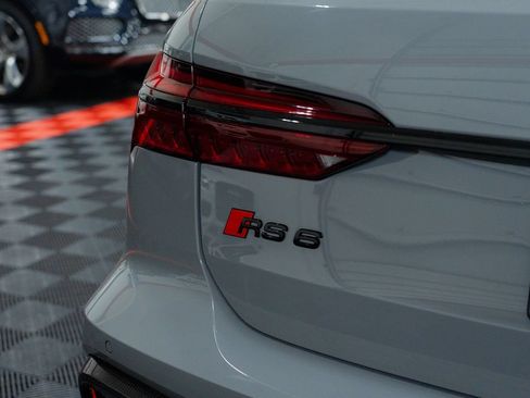 Used 2022 Audi RS 6 w/ Carbon Optic Package AWD/4WD image 9