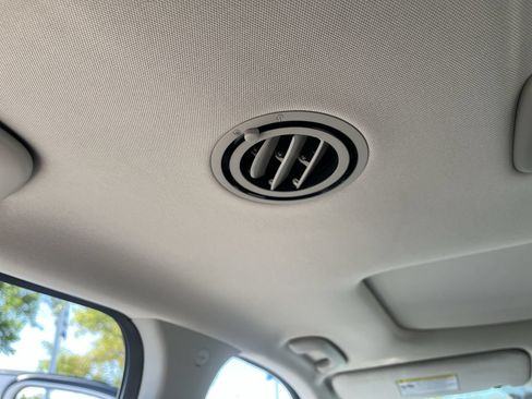 Used 2024 Kia Telluride EX w/ EX Captain's Chair Package FWD image 21