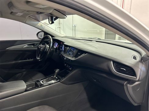 Used 2019 Buick Regal Preferred image 34