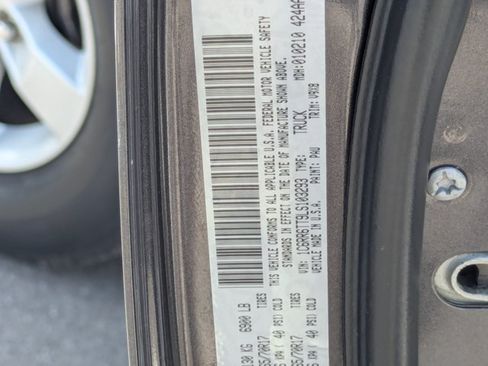 Used 2020 RAM 1500 Classic SLT RWD image 16