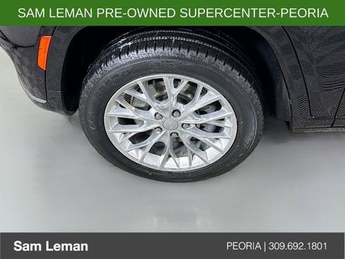 Used 2021 Jeep Grand Cherokee L Summit w/ Luxury Tech Group V AWD/4WD image 32