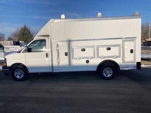 New 2025 Chevrolet Express 3500 w/ Power Convenience Package image 15