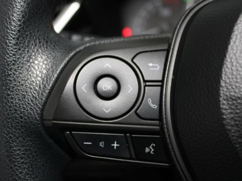 Used 2020 Toyota Corolla LE FWD image 18