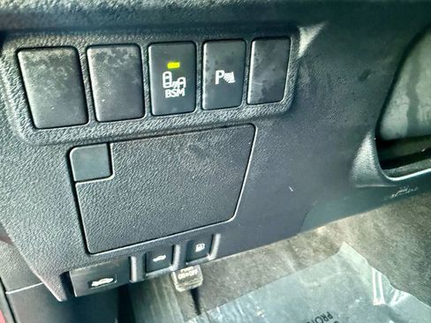 Used 2015 Lexus ES 300h image 12