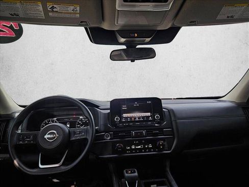 Used 2024 Nissan Pathfinder S FWD image 12