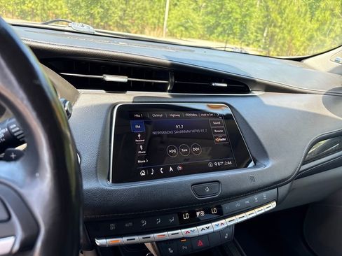 Used 2020 Cadillac XT4 Premium Luxury w/ Cold Weather Package FWD image 15