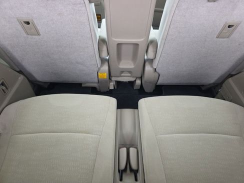 Used 2012 Toyota Highlander FWD image 17